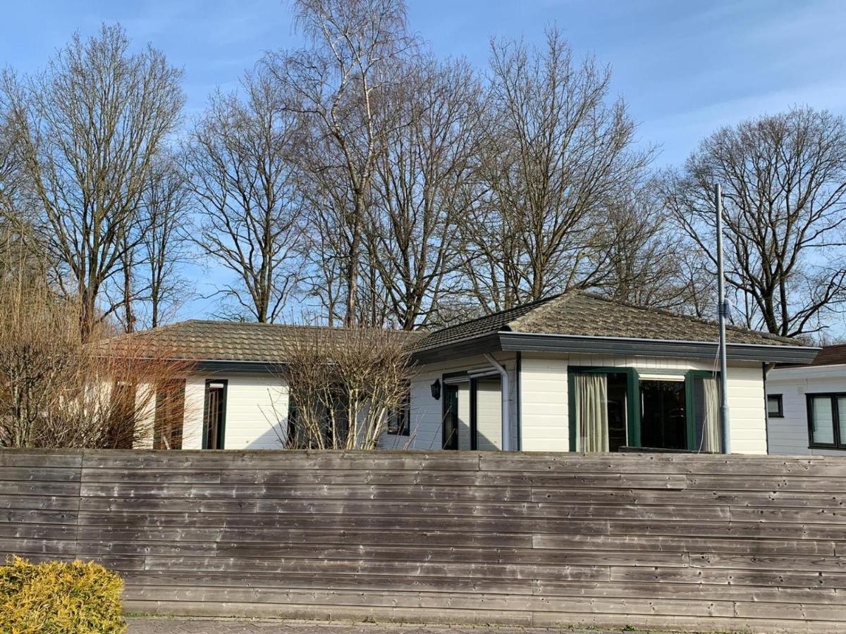 Ruim Familie Chalet Tot 4 Personen Op De Veluwe Bungalowpark De Kern พุทเทิน ภายนอก รูปภาพ