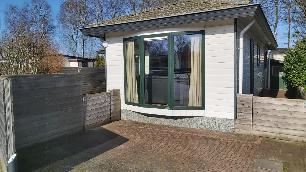 Ruim Familie Chalet Tot 4 Personen Op De Veluwe Bungalowpark De Kern พุทเทิน ภายนอก รูปภาพ