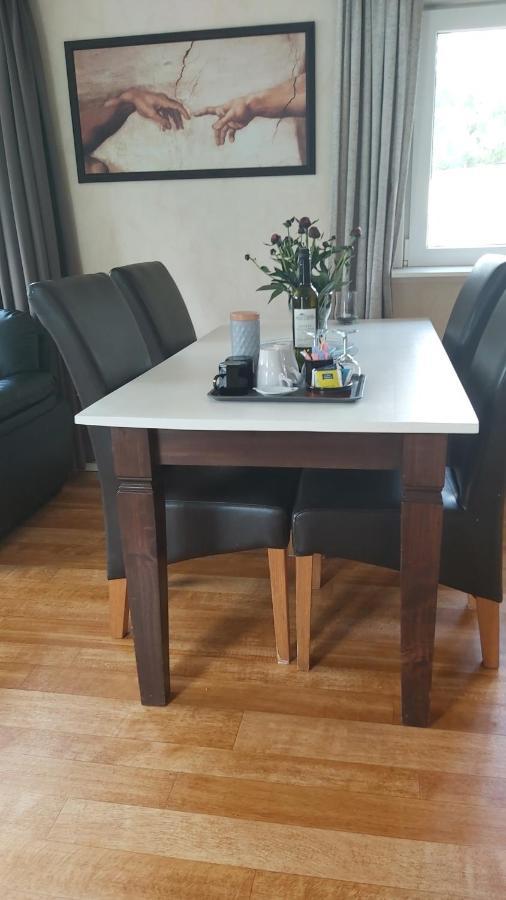 Ruim Familie Chalet Tot 4 Personen Op De Veluwe Bungalowpark De Kern พุทเทิน ภายนอก รูปภาพ